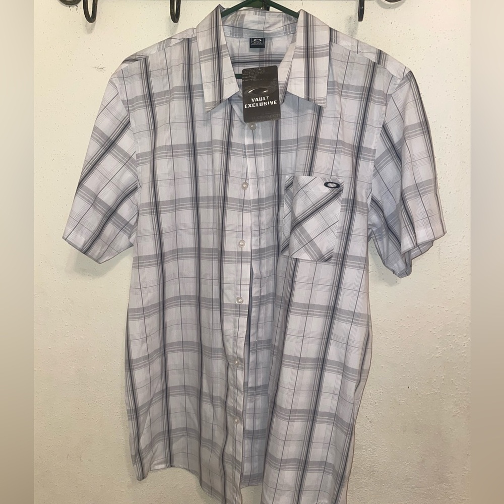 Oakley Men’s button down shirt